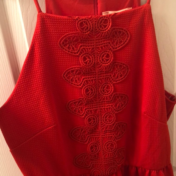 Red dress - Picture 2 of 2